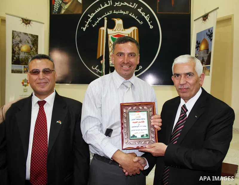 Palestinian Hebron governor, Kamel Hamed honors APAimages photojournalist Najeh Hashlamoun in occasion of Journalist Day at the Governorate of Hebron in the West Bank city of Hebron,on May18, 2011. Photo by Mamoun Wazwaz...