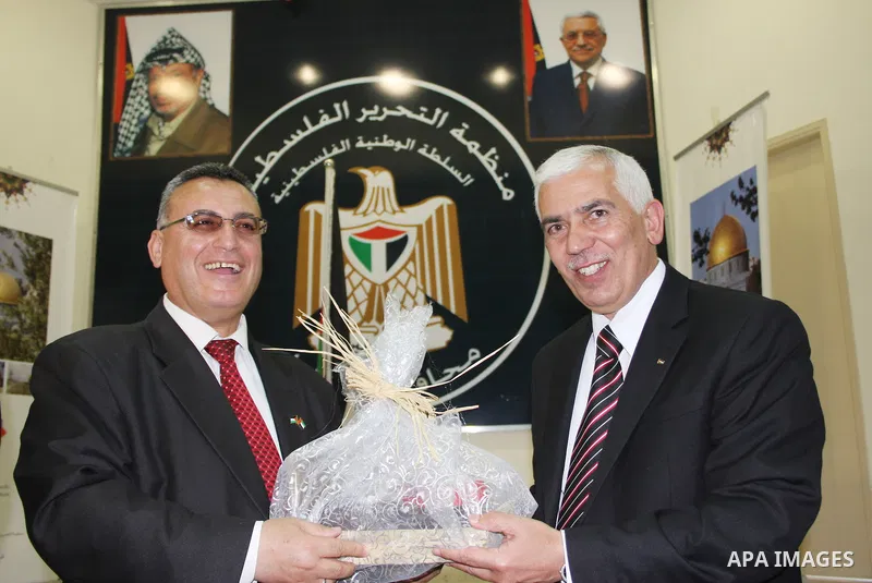 Palestinian Hebron governor, Kamel Hamed honors journalists in occasion of Journalist Day at the Governorate of Hebron in the West Bank city of Hebron,on May18, 2011. Photo by Najeh Hashlamoun .