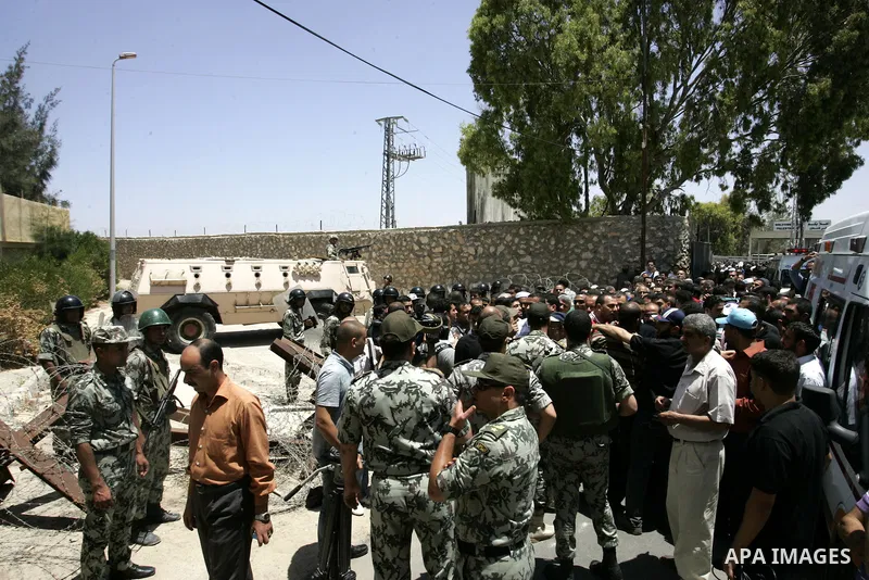 Egyptian soldiers stand guard as they prevent Palestinians crossing the border with Egypt in the southern Gaza strip on June 4, 2011. Egyptian officials at the border with Gaza barred Palestinians from crossing, but late...