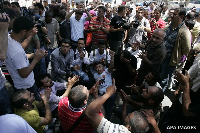 Palestinians take part protest of a Rafah border crossing with Egypt in the southern Gaza strip on June 4, 2011. Dozens of Palestinian protesters in Gaza on Saturday stormed the iron gate of a border crossing with Egypt...
