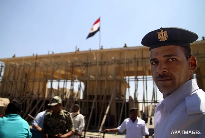 Egyptian soldiers help Palestinian passengers at the Rafah border crossing in the southern Gaza Strip 04 June 2011. Egyptian authorities reopened its Rafah border crossing with the Gaza Strip after a temporary closure wh...