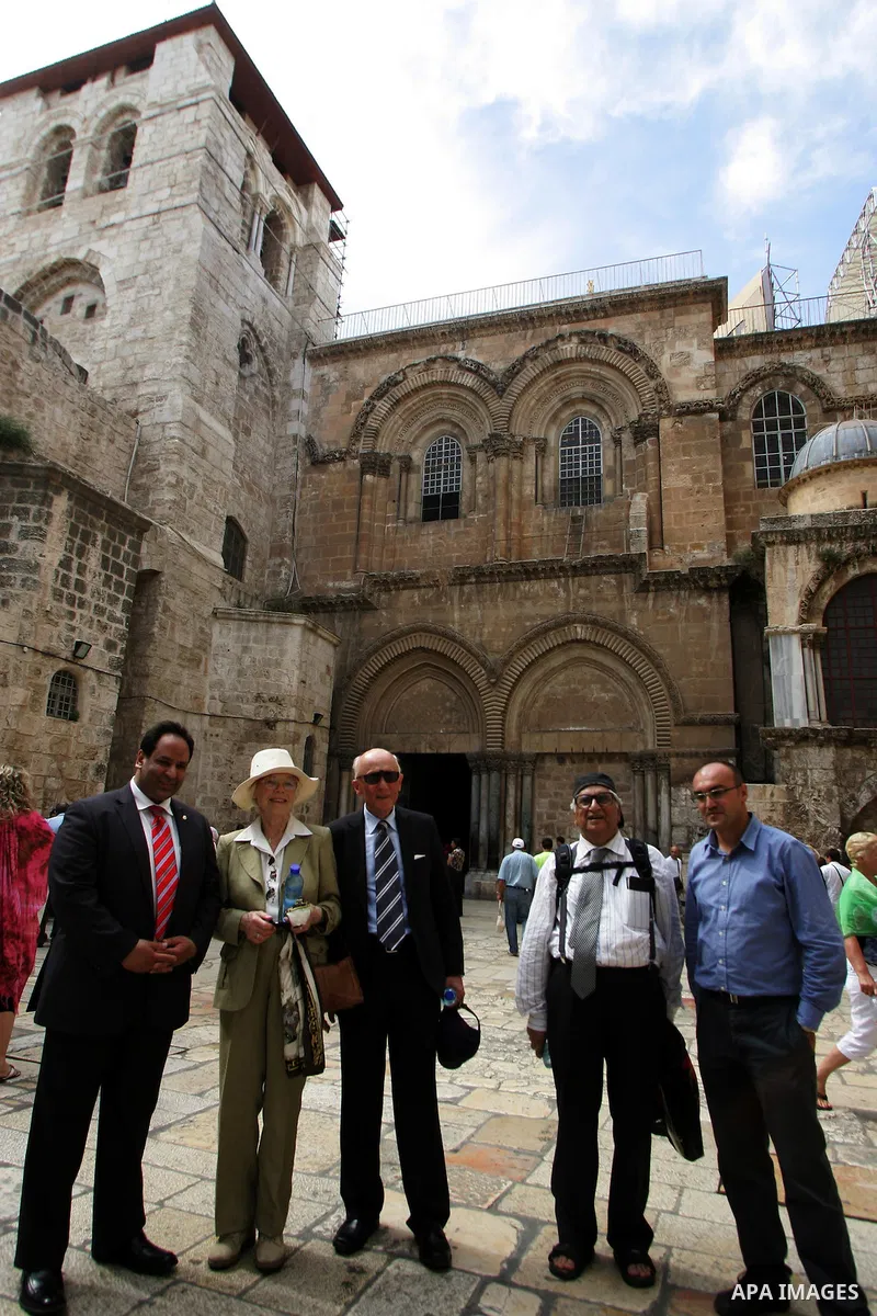 The former Prime Minister of Norway and his wife tour in Jerusalem's old city on June 9,2011. Photo by Mahfouz Abu Turk