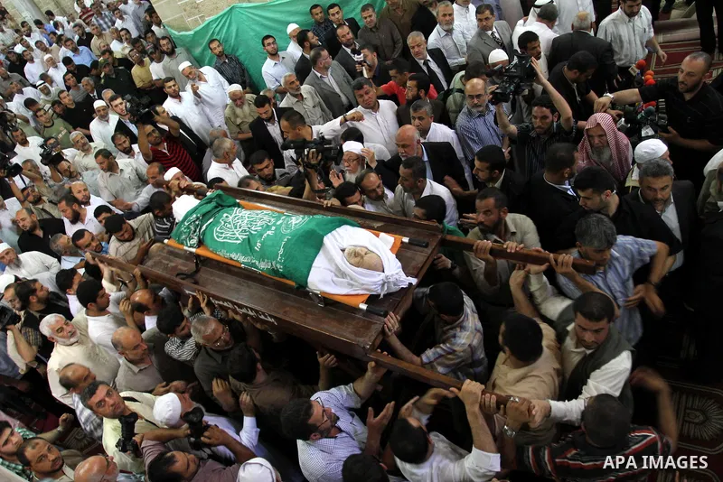 Palestinians carry the body of Mohammed Shamaa, one of the Hamas Movement founders, after Friday prayers at Omari mosque in Gaza city on June 10,2011. Photo by Mohammed Asad