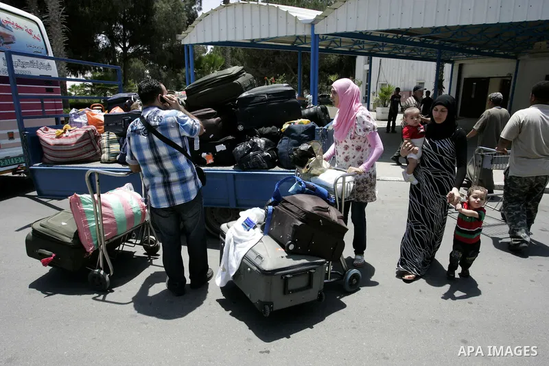 Palestinians load their luggage coming from Egypt through the Rafah border crossing in the southern Gaza Strip on on June 13, 2011. Photo by Abed Rahim Khatib