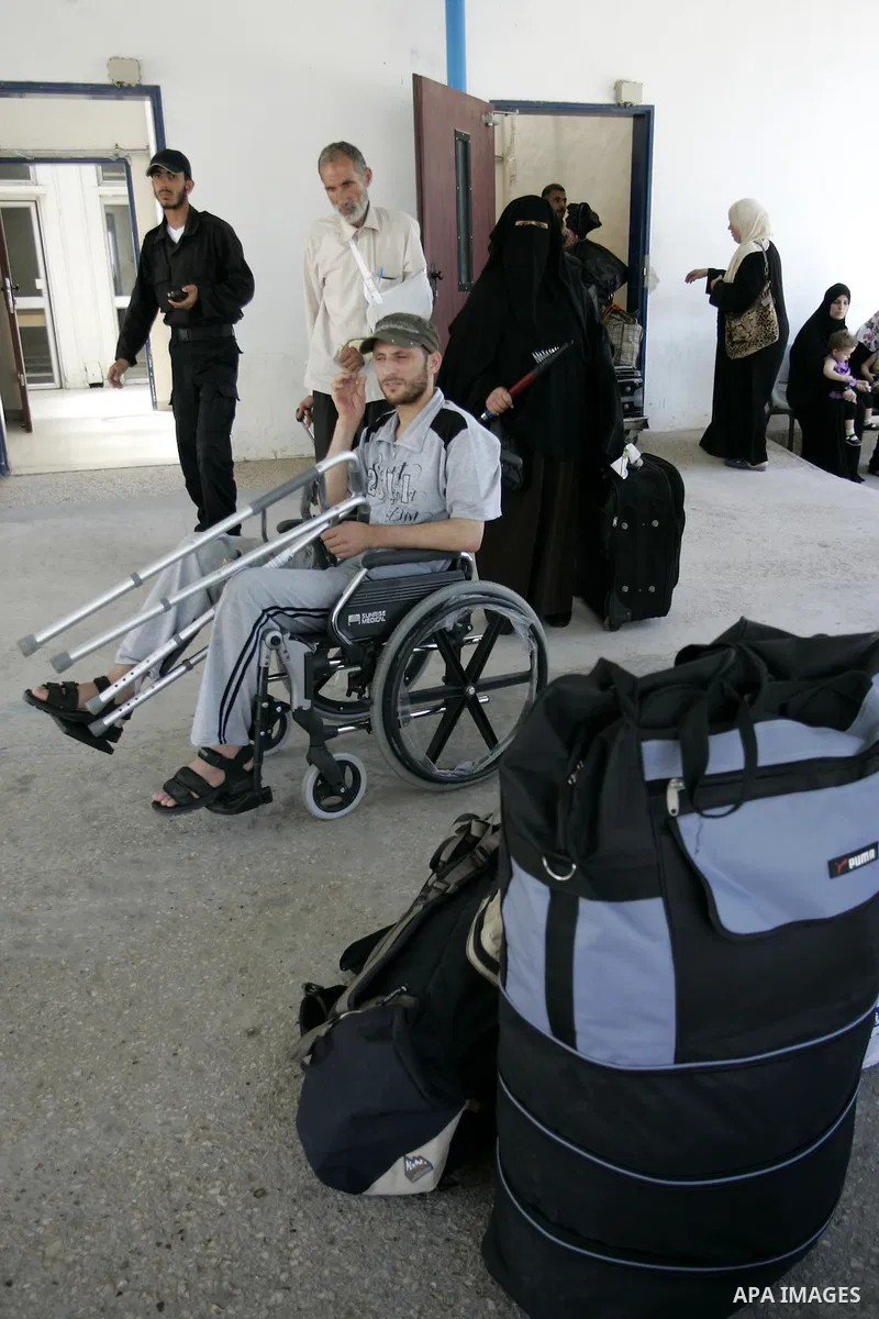 Palestinians load their luggage coming from Egypt through the Rafah border crossing in the southern Gaza Strip on on June 13, 2011. Photo by Abed Rahim Khatib