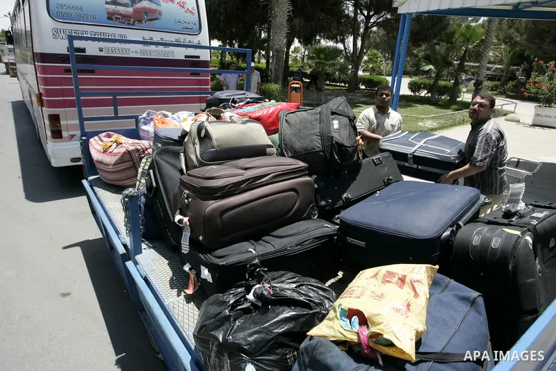 Palestinians load their luggage coming from Egypt through the Rafah border crossing in the southern Gaza Strip on on June 13, 2011. Photo by Abed Rahim Khatib