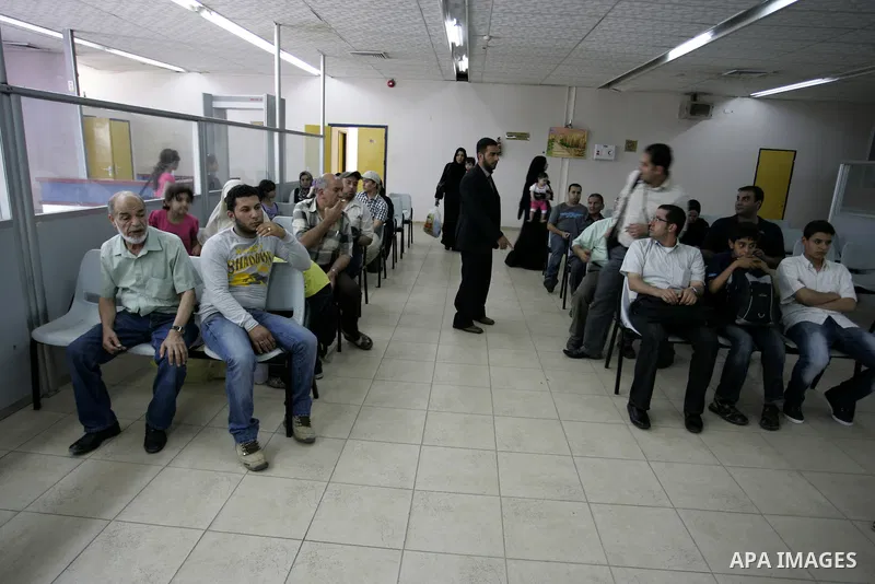 Palestinians wait to cross into Egypt through the Rafah border crossing in the southern Gaza Strip on on June 13, 2011. Photo by Abed Rahim Khatib