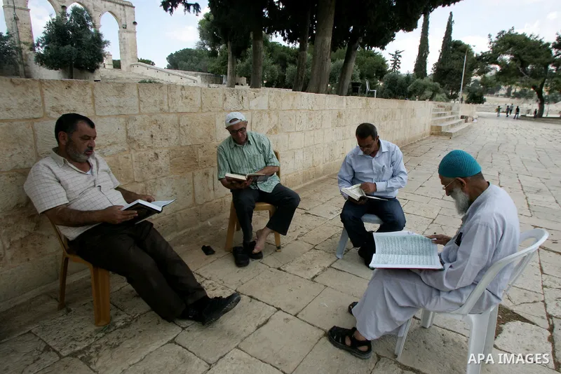 Palestinian Muslim men gather to read the Holy Quran inside the Al-Aqsa Mosque compound in Jerusalem old city on Jun 15,2011. Photo by Mahfouz Abu Turk