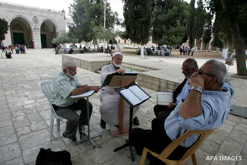 Palestinian Muslim men gather to read the Holy Quran inside the Al-Aqsa Mosque compound in Jerusalem old city on Jun 15,2011. Photo by Mahfouz Abu Turk