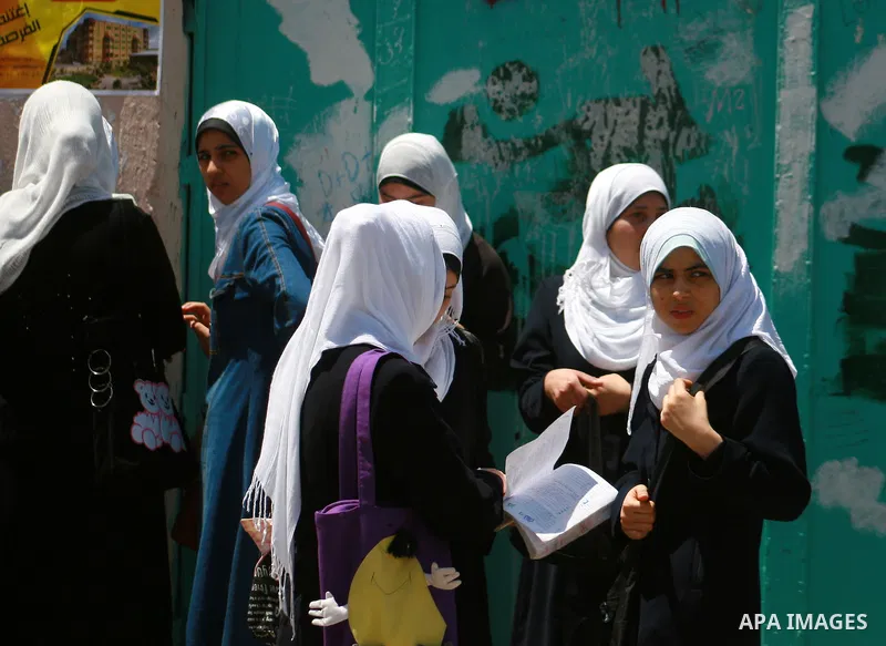 Palestinian students make revision before they sit for their final high school exams, known as "Tawjihi" in Gaza city on Jun 15,2011. Photo by Taleb Bashar
