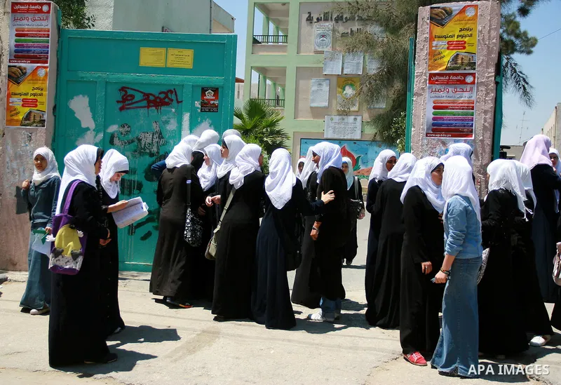 Palestinian students make revision before they sit for their final high school exams, known as "Tawjihi" in Gaza city on Jun 15,2011. Photo by Taleb Bashar
