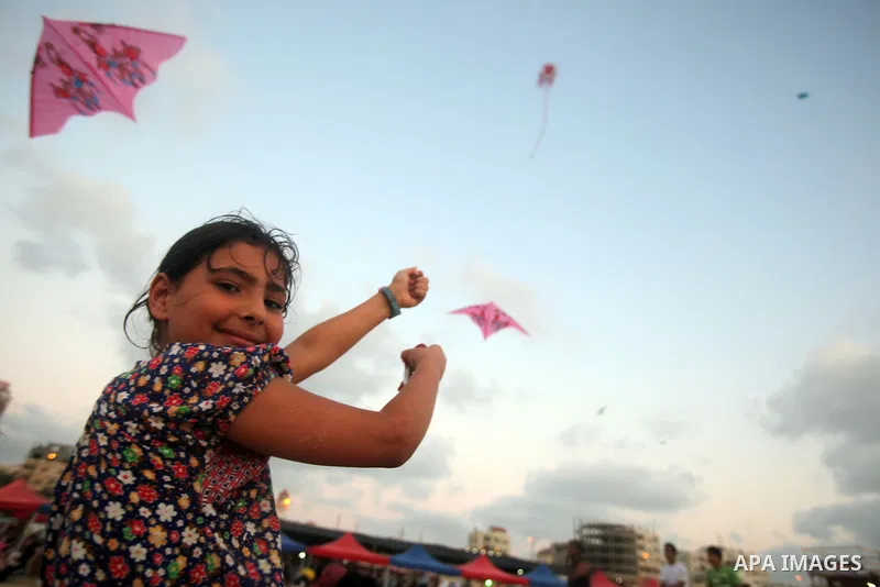 Palestinians fly kites on a beach in the west of Gaza City 17 June 2011. Reports state that during the summer the beach is a major venue for entertainment and leisure in the Gaza Strip. Photo by Ali Jadallah