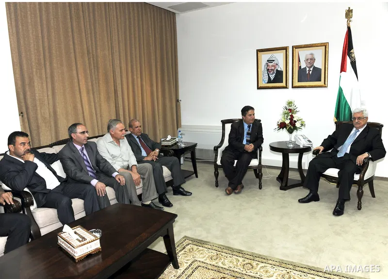 Palestinain President Mahmoud Abbas (Abu Mazen) during a meeting with the Palestinian Medical Association delegation in the West Bank city of Ramallah on June 18, 2011. Photo by Mofid Abu Hasanah