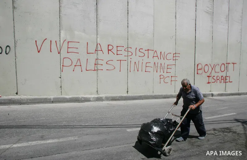A part of the israeli separatoin wall sarawnding jerusalem city in kubsa in 19june 2011 photos by MAHFOUZ ABU TURK *** Local Caption *** A part of the israeli separatoin wall sarawnding jerusalem city in kubsa in 19june...