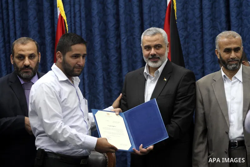 Palestinian Prime Minister in Gaza, Ismail Haniya honors Committee based on the activities of the right of return in Gaza City on June 19, 2011. Photo by Mohammed Asad