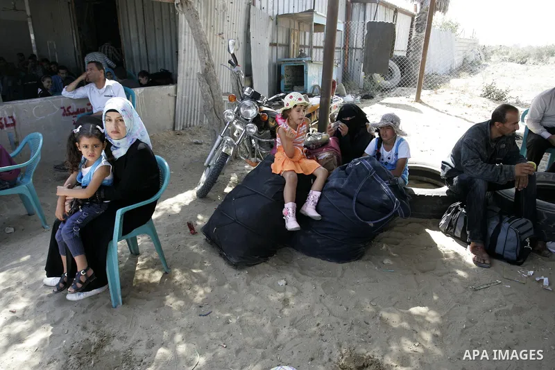 Palestinians wait to cross into Egypt through the Rafah border crossing in the southern Gaza Strip on June 20, 2011. Photo by Abed Rahim Khatib