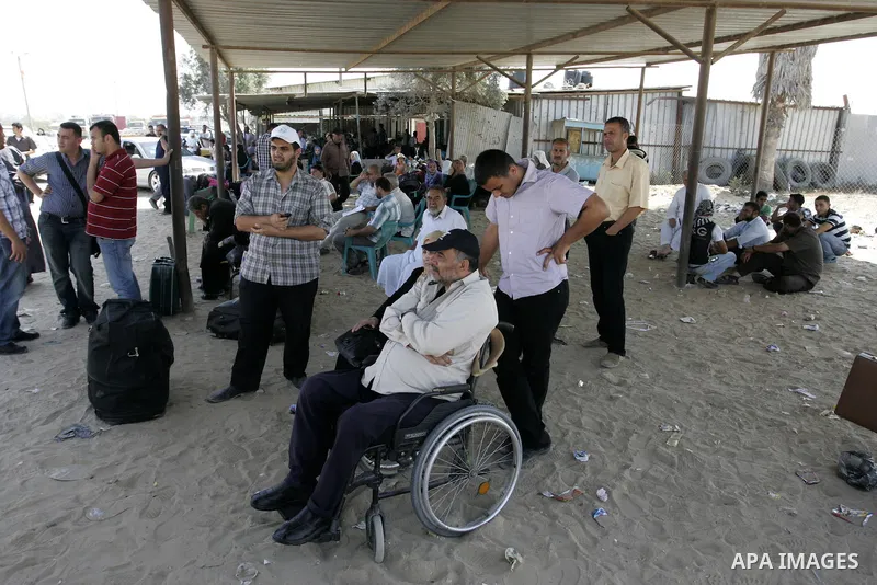 Palestinians wait to cross into Egypt through the Rafah border crossing in the southern Gaza Strip on June 20, 2011. Photo by Abed Rahim Khatib