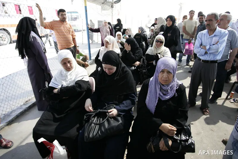Palestinians wait to cross into Egypt through the Rafah border crossing in the southern Gaza Strip on June 20, 2011. Photo by Abed Rahim Khatib