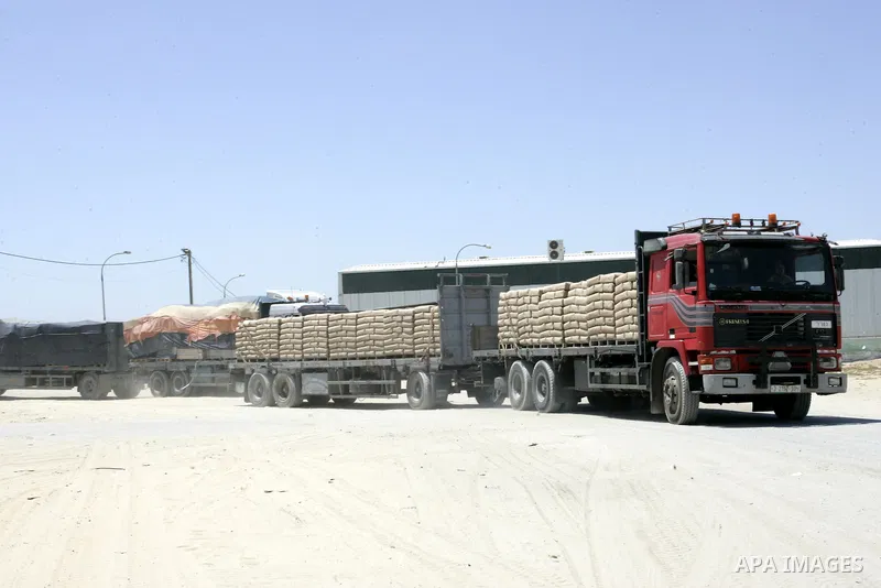 A truck loaded with goods for the Gaza Strip enters the Kerem Shalom terminal , on June 22, 2011 on the border with Gaza and Israel. Photo by Abed Rahim Khatib