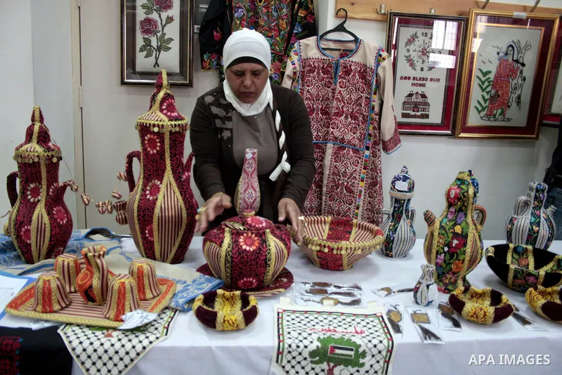 Palestinian women participate in the opening of heritage exhibition at Hebron Governate with cooperation of the Palestinian Jerusalem's women association in the Mukaber club, in the West Bank city of Hebron on Jun 26,201...