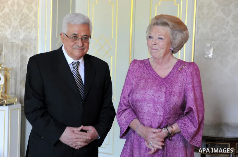 Palestinian president Mahmoud abbas (Abu Mazen) meets with the Queen of Netherlands on Jun 30,2011. Photo by Thaer Ganaim