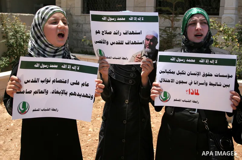 Supporters of Sheikh Raed Salah, head of the radical wing of the Islamic Movement in Israel, demonstrate outside the Red Cross office in the West Bank city of Hebron, on July 03 ,2011 after the controversial Arab-Israeli...