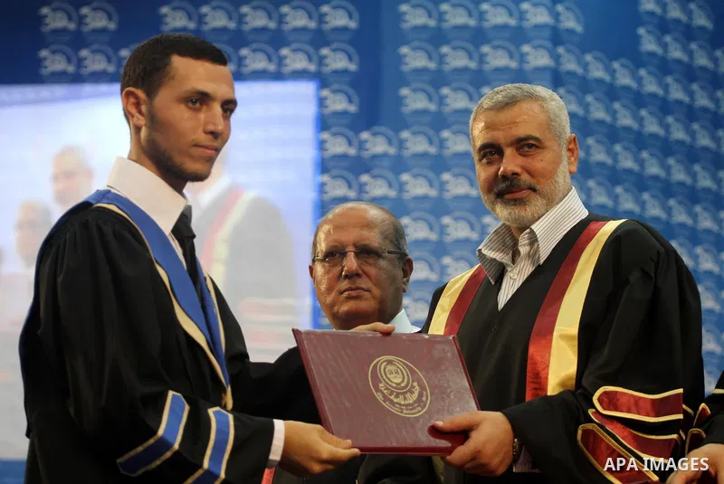 Palestinian Prime Minister in Gaza Strip, Ismail Haniya participate in the graduation ceremony at the Islamic University in Gaza city on July 4,2011. Photo by Mohammed Asad