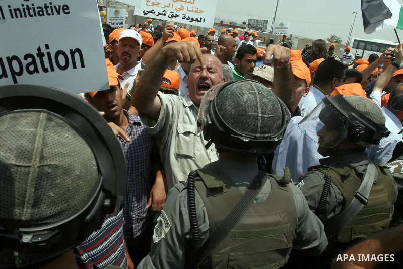 Israeli security forces scuffle with locally-based Palestinian demonstrators during clashes at the Qalandia checkpoint between the West Bank city of Ramallah and Jerusalem, Saturday, July 9, 2011. Israel's interior minis...