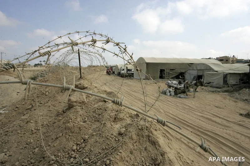 Palestinian Hamas security forces put barbed wire at the Egyptian border with the Gaza Strip in the city of Rafah, southern Gaza Strip on July 10, 2011. Where the Palestinian Hamas security forces intensified security me...