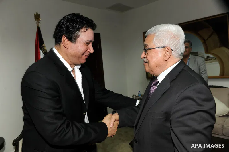 Palestinian President Mahmoud Abbas (Abu Mazen) meets with the artist Eman El Bahr Darwish in the West Bank city of Ramallah on July 10, 2011. Photo by Mufeed Abu Hasnah
