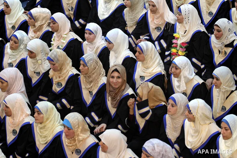 Palestinian students participate in their graduation ceremony at the Islamic University in Gaza city on July 13, 2011. Photo by Mohammed Asad
