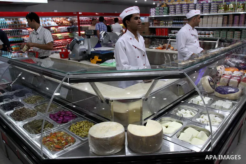 Palestinians shop from the newly opened shopping mall in Gaza City on July 14, 2011. Photo by Mohammed Asad