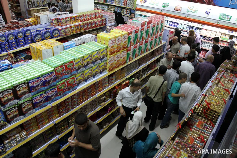 Palestinian shoppers crowd the inside of the shopping mall's new 'Andalusia'. Everything from household goods and food to clothing and shoes are available at the new shopping location in Gaza city on July 19, 2011 . Phot...