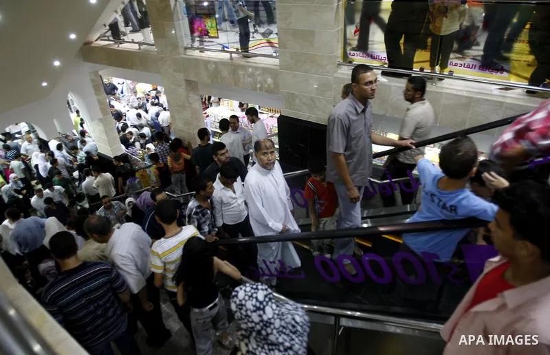 Palestinians shop at a newly open mall in Gaza city on July 19,2011. Photo by Mahmud Nassar