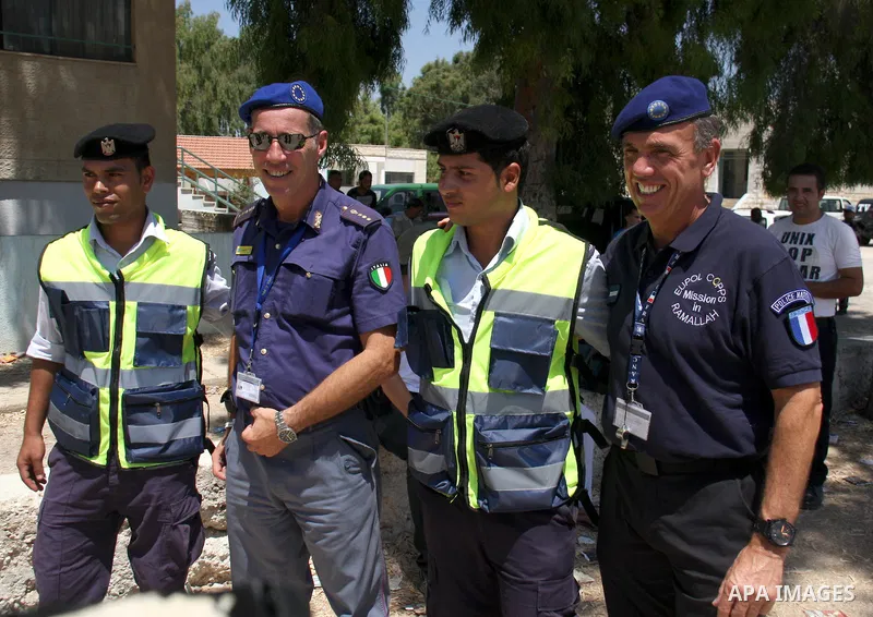 An EU policeman trains Palestinian policemen to organise the traffic in the West Bank city of Salfit on July 20,2011. . Photo by Wagdi Eshtayah