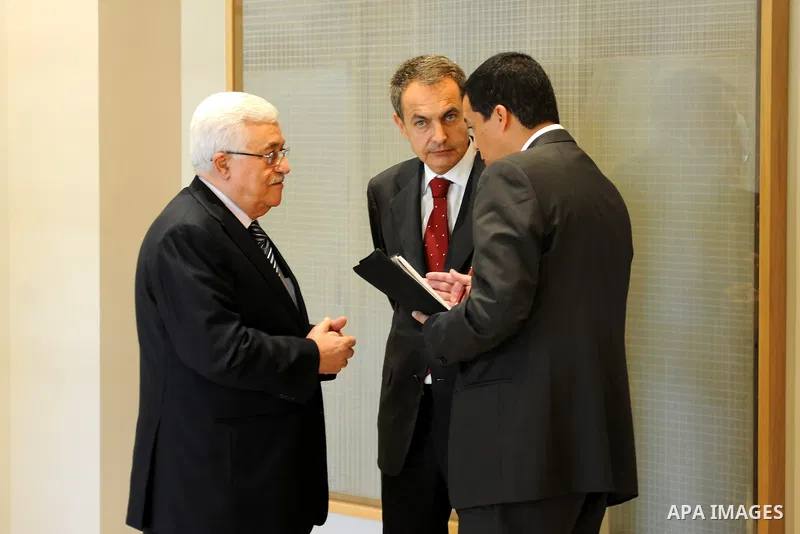 Palestinian President Mahmoud Abbas meets with Spanish Prime Minister Jose Luis Rodriguez Zapatero at Moncloa palace in Madrid July 20, 2011. Photo by Thaer Ganaim