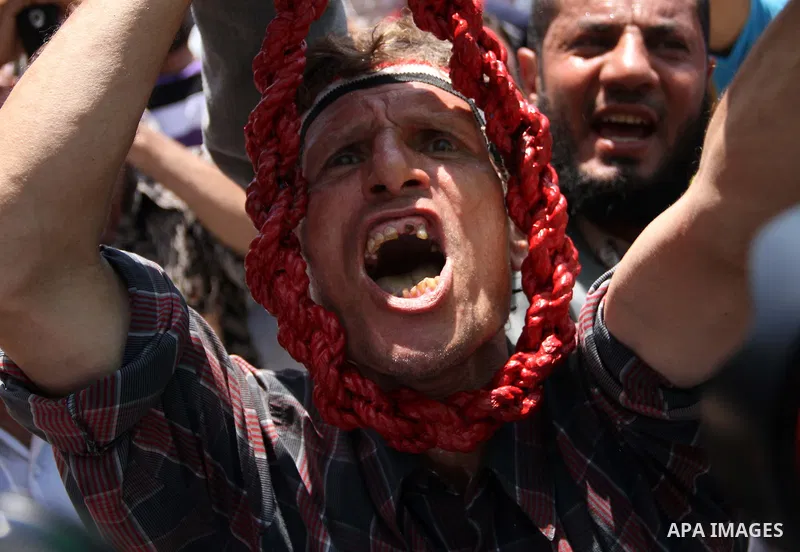 A protester holds a noose as he shouts revenge slogans after Friday prayers at Tahrir square in Cairo July 22, 2011. Egypt's prime minister promised on Thursday to set up an anti-corruption body and work to end a 30-year...