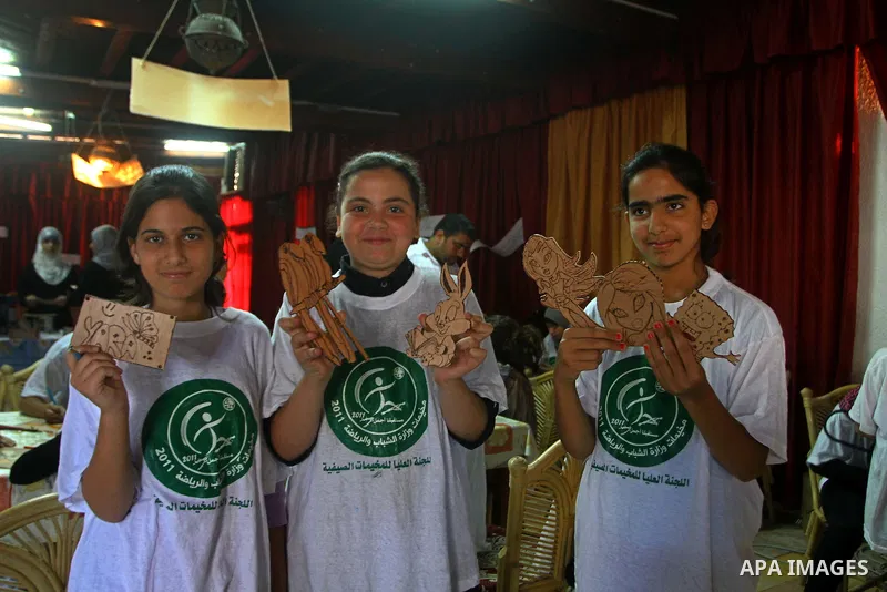 Palestinian girls enjoy at a summer camp and performing handicrafts in Gaza City on July 23, 2011. Photo by Ashraf Amra
