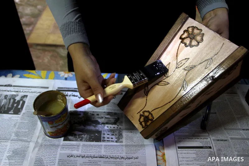A Palestinian girl enjoys at a summer camp and performing handicrafts in Gaza City on July 23, 2011. Photo by Ashraf Amra
