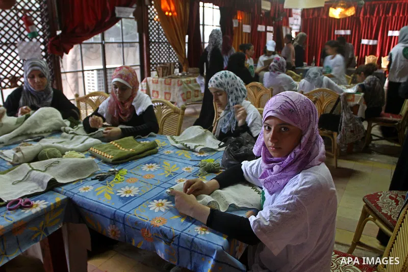 Palestinian girls enjoy at a summer camp and performing handicrafts in Gaza City on July 23, 2011. Photo by Ashraf Amra