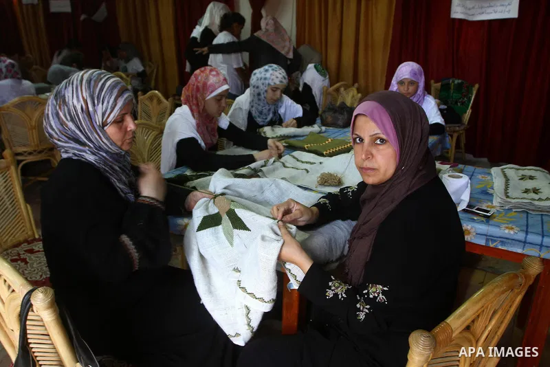 Palestinian girls enjoy at a summer camp and performing handicrafts in Gaza City on July 23, 2011. Photo by Ashraf Amra