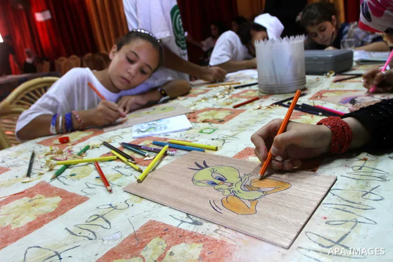 Palestinian girls enjoy at a summer camp and performing handicrafts in Gaza City on July 23, 2011. Photo by Ashraf Amra