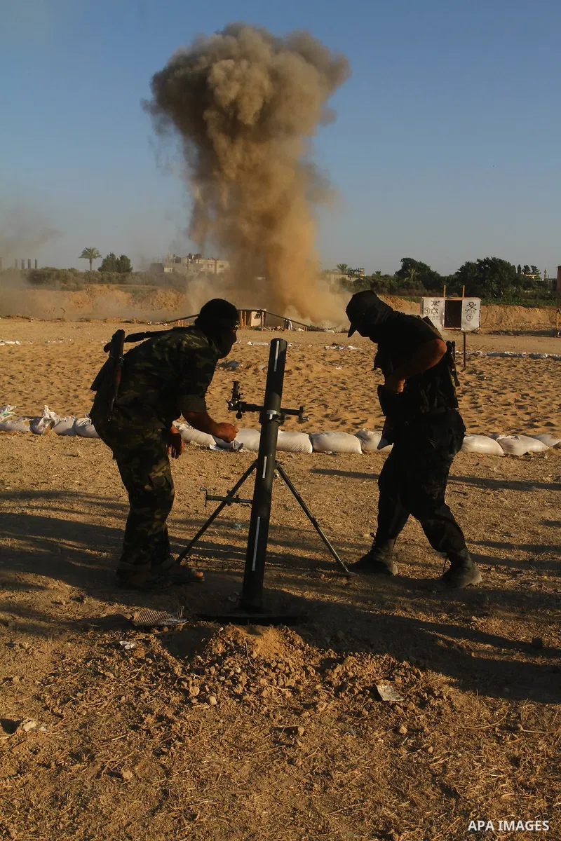 Militants of the Palestinian Islamic Jihad demonstrate their skills during a graduation ceremony in Nusirat in the central Gaza Strip July 28, 2011. Photo by Ashraf Amra