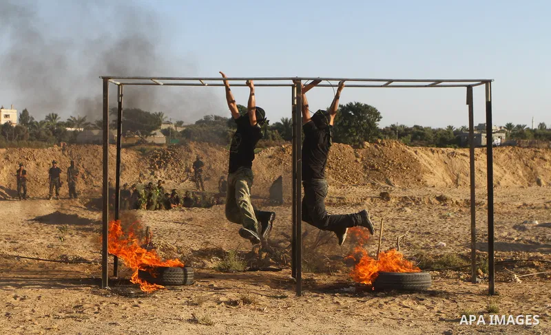 Militants of the Palestinian Islamic Jihad demonstrate their skills during a graduation ceremony in Nusirat in the central Gaza Strip July 28, 2011. Photo by Ashraf Amra