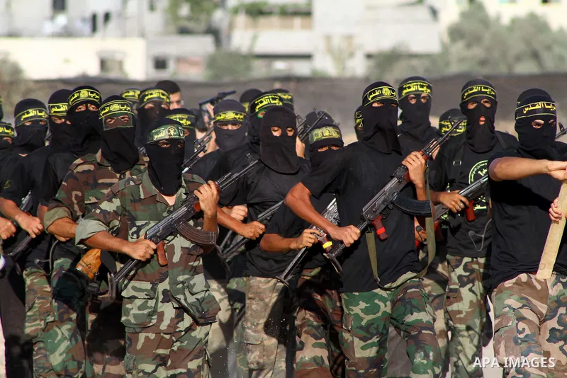 Militants of the Palestinian Islamic Jihad demonstrate their skills during a graduation ceremony in Nusirat in the central Gaza Strip July 28, 2011. Photo by Ashraf Amra