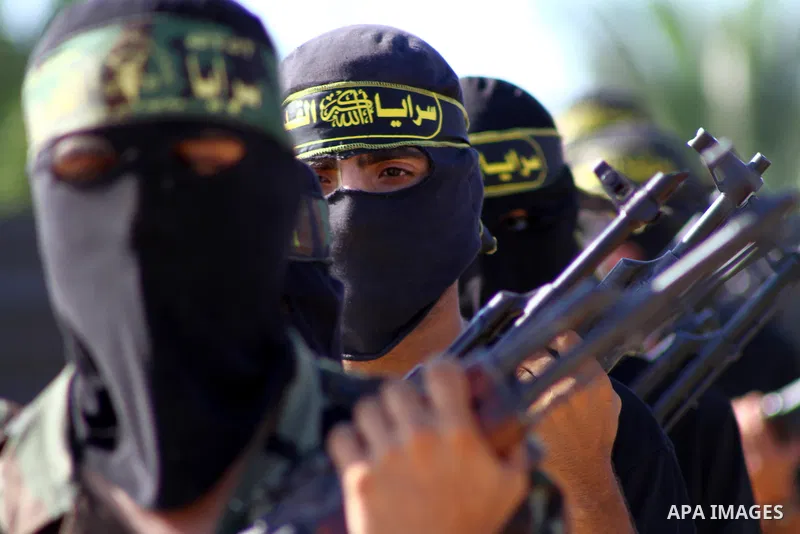 Militants of the Palestinian Islamic Jihad demonstrate their skills during a graduation ceremony in Nusirat in the central Gaza Strip July 28, 2011. Photo by Ashraf Amra