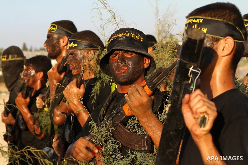 Militants of the Palestinian Islamic Jihad demonstrate their skills during a graduation ceremony in Nusirat in the central Gaza Strip July 28, 2011. Photo by Ashraf Amra