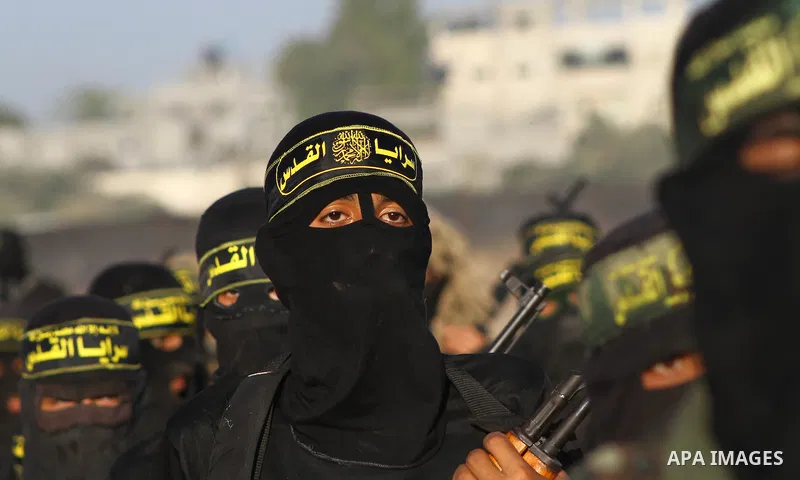 Militants of the Palestinian Islamic Jihad demonstrate their skills during a graduation ceremony in Nusirat in the central Gaza Strip July 28, 2011. Photo by Ashraf Amra