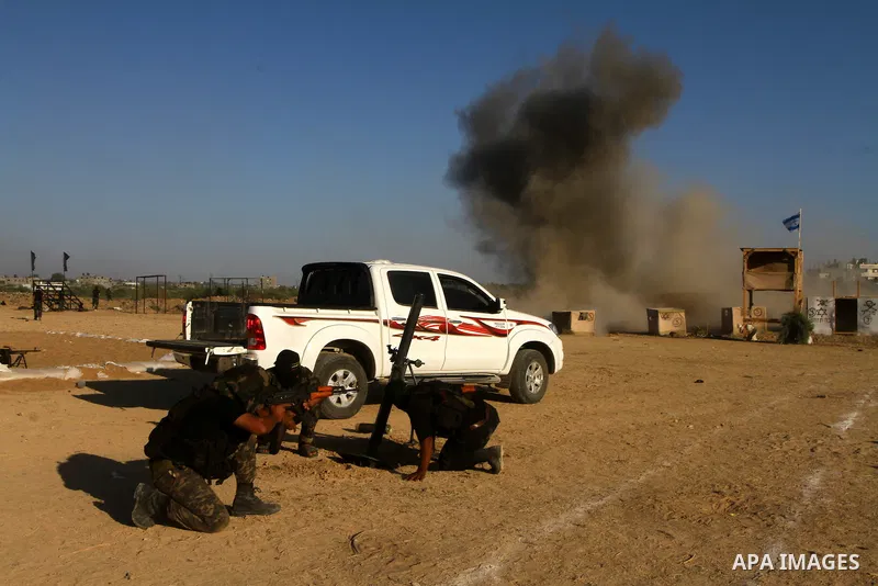 Militants of the Palestinian Islamic Jihad demonstrate their skills during a graduation ceremony in Nusirat in the central Gaza Strip July 28, 2011. Photo by Ashraf Amra