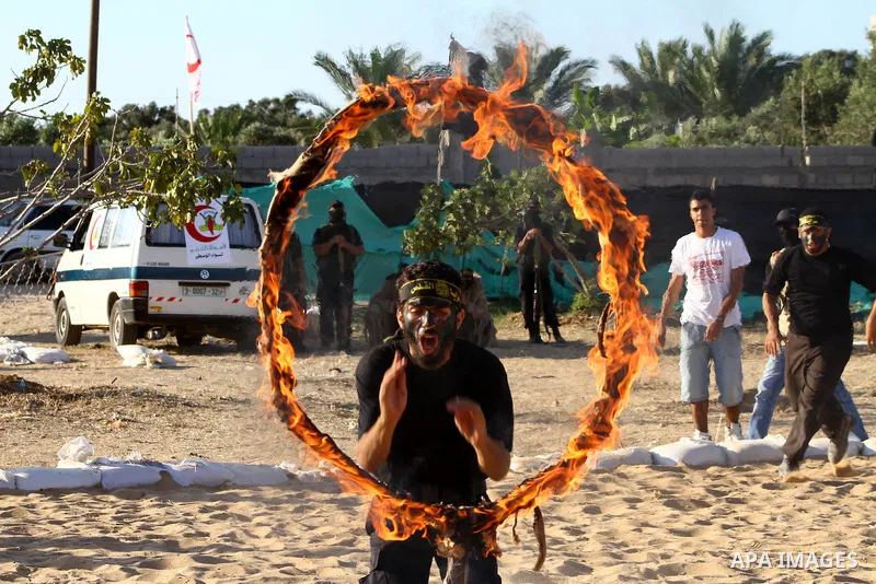 Militants of the Palestinian Islamic Jihad demonstrate their skills during a graduation ceremony in Nusirat in the central Gaza Strip July 28, 2011. Photo by Ashraf Amra